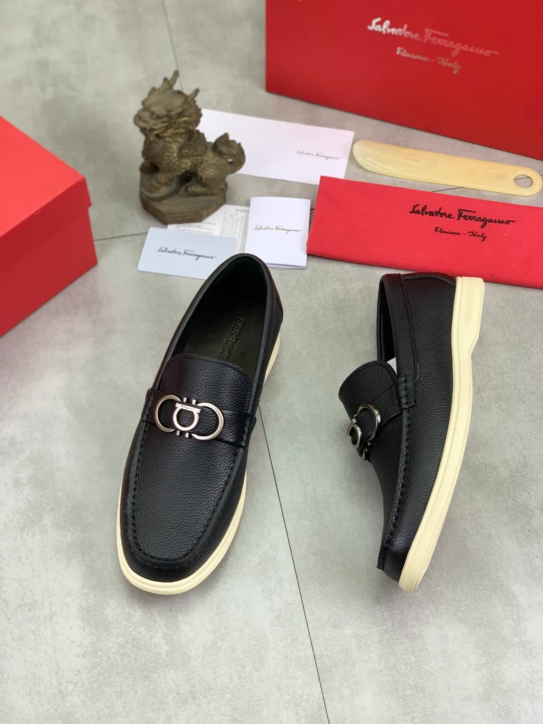 Men's Men's Shoes 💰P580💰[New Style] Water-dyed Niuli 🆘[Salvatore Ferragamo] Ferragamo's latest casual business leather shoes for men! Listed simultaneously! The fabric is made of specially imported original pebbled calfskin, and the lining is made of imported water-dyed cowhide. It is absolutely luxurious and leads the fashion trend. Matching code: 38-44 (45 and 46 can be customized) Black, brown and burgundy colors available